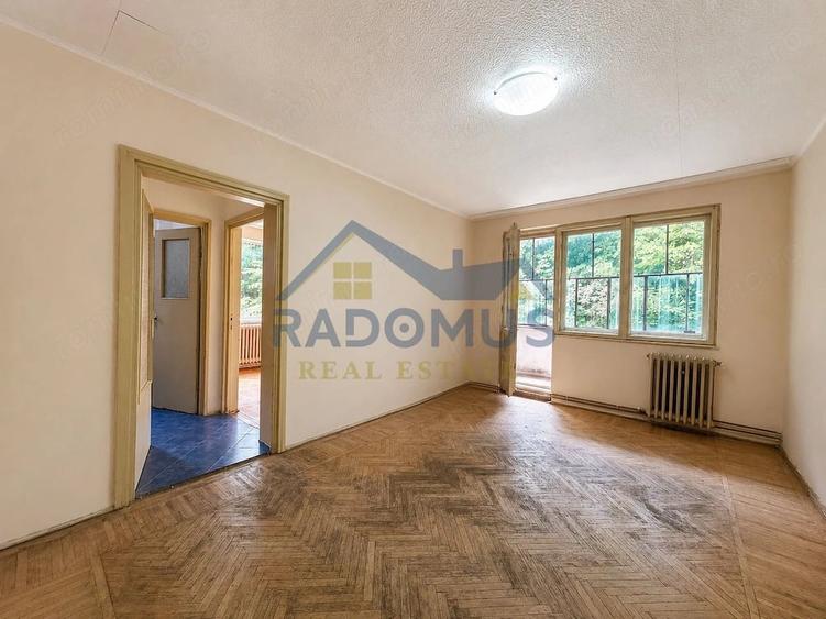Apartament cu 3 camere semidecomandat în Nord