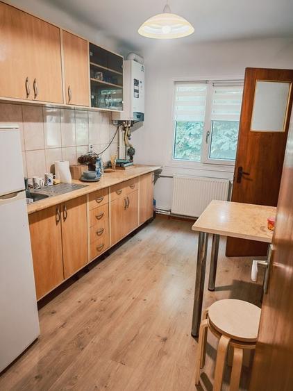 Apartament cu 3 camere decomandat în Mofleni