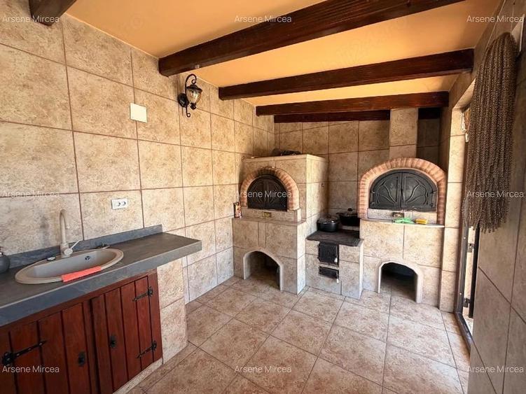 Casă cu Teren 1500 Mp în Spătaru