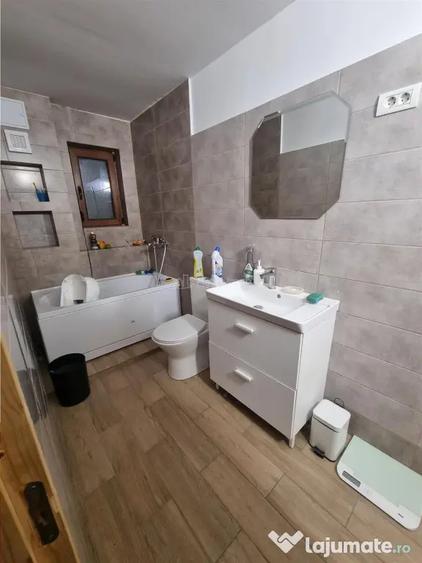 Casă cu 5 camere cu Teren 1694 Mp în Nanov