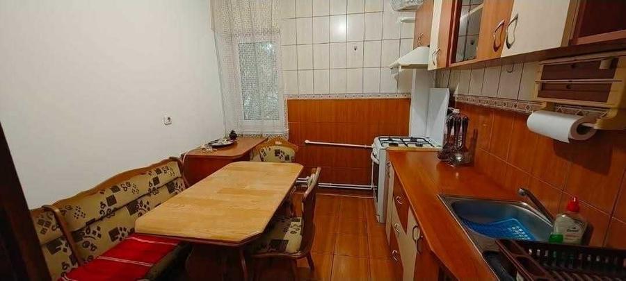 Apartament cu 3 camere decomandat în Popoveni