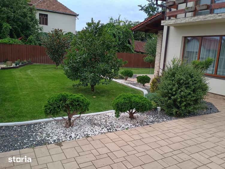 Casă cu 4 camere cu Teren 1036 Mp în Central