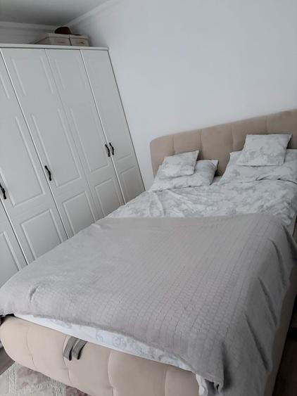 Apartament cu 3 camere nedecomandat în Valenta