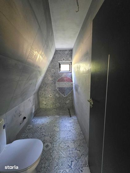 Casă cu 3 camere cu Teren 2793 Mp în Siriu