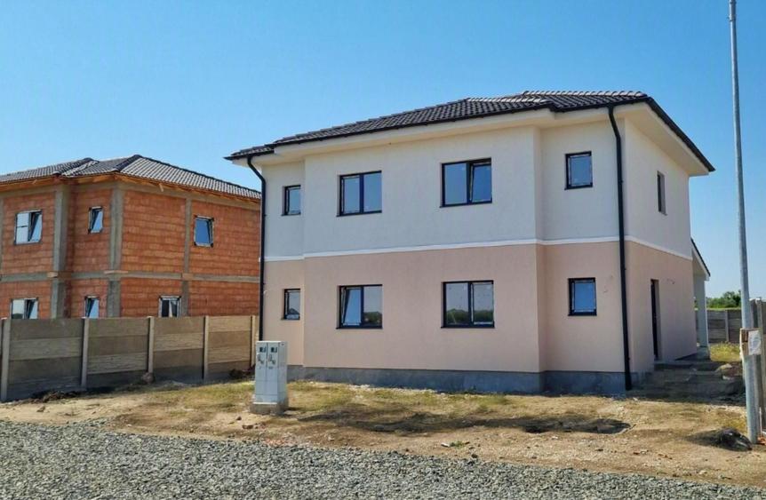 Duplex cu 3 camere cu Canalizare în Remetea Mare