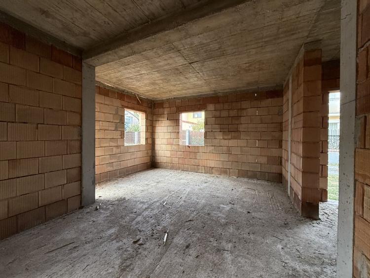 Duplex cu 5 camere cu Canalizare în Florești