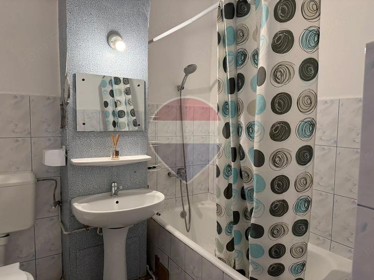 Apartament cu 3 camere decomandat în Calea București