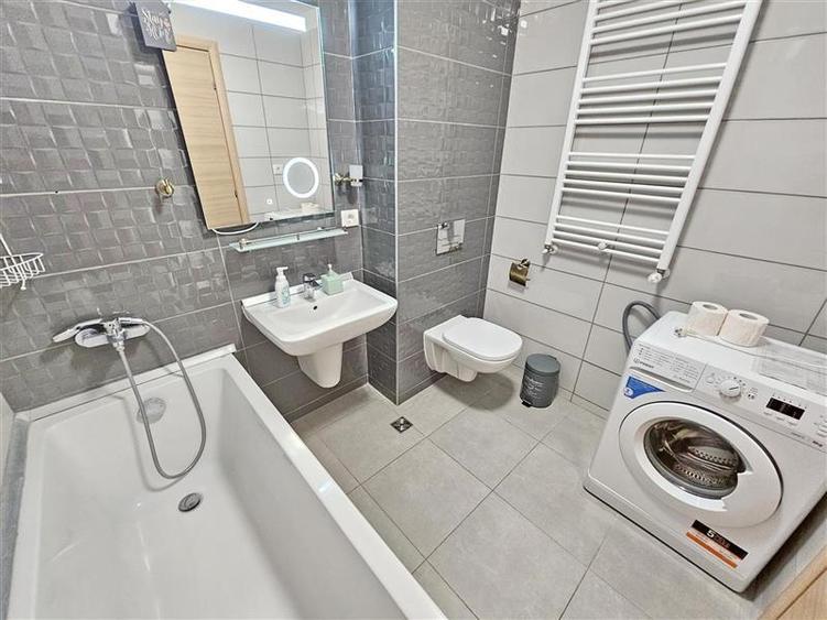 Apartament cu 2 camere decomandat în Tractorul