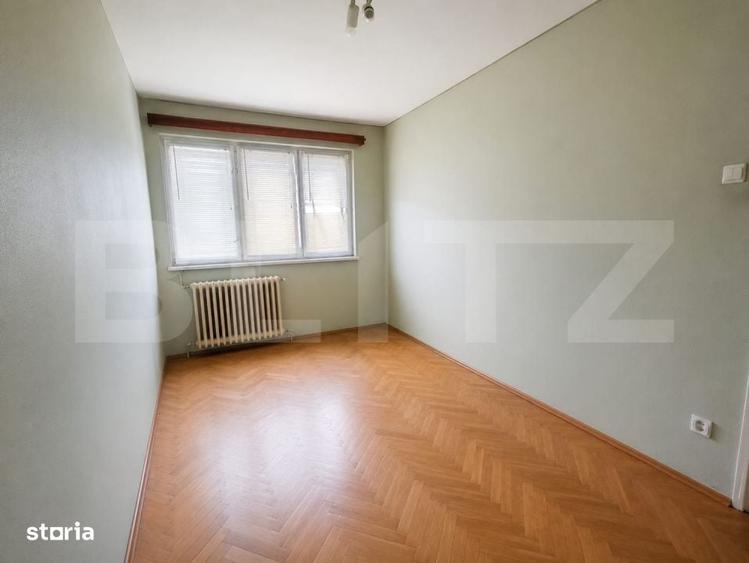 Apartament cu 4 camere decomandat în Central