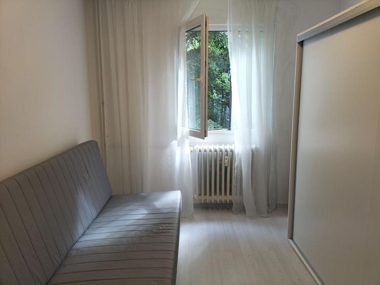 Apartament cu 3 camere semidecomandat în Brâncoveanu