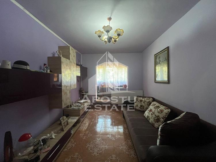 Apartament cu 3 camere decomandat, mobilat în Aurel Vlaicu