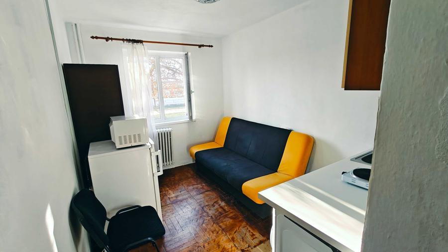 Garsonieră decomandată în UTA