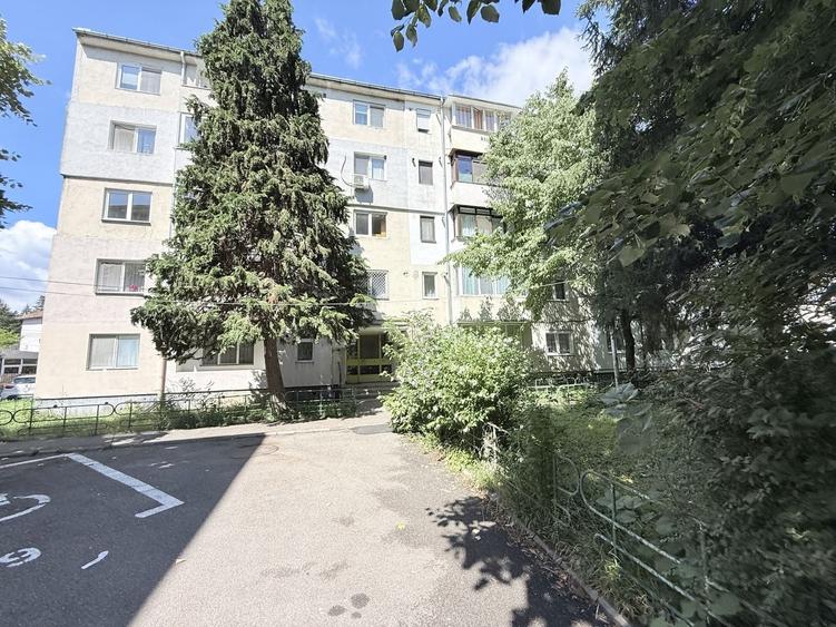 Apartament cu 2 camere semidecomandat, mobilat în Central