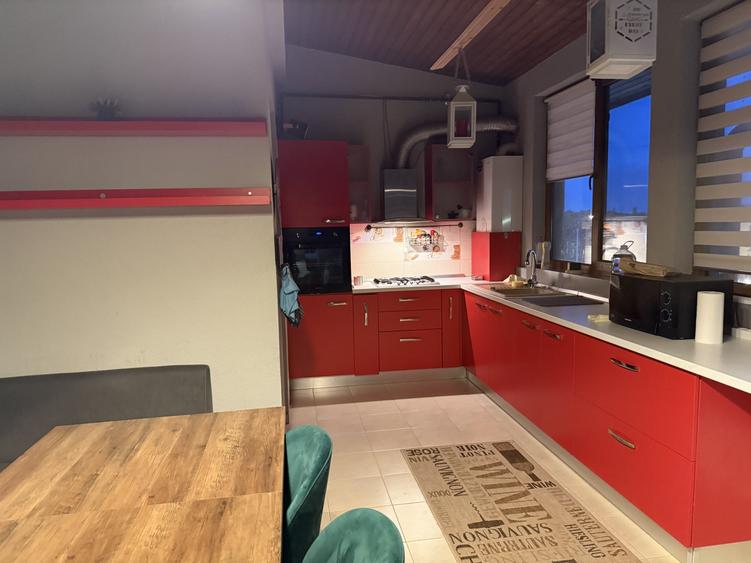 Apartament cu 3 camere semidecomandat, mobilat în Prelungirea Ghencea