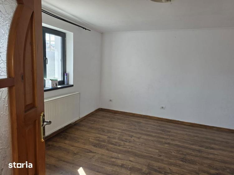 Casă cu 2 camere cu Canalizare în Central