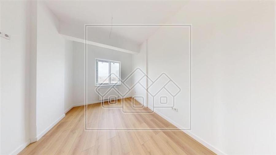 Apartament cu 3 camere decomandat în Hipodrom 4