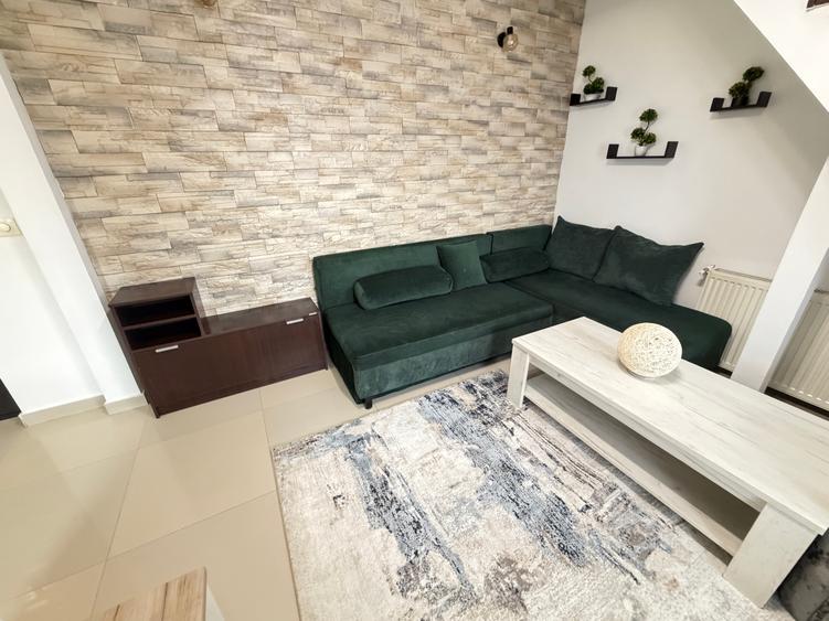 Apartament cu 4 camere semidecomandat în Baza 3