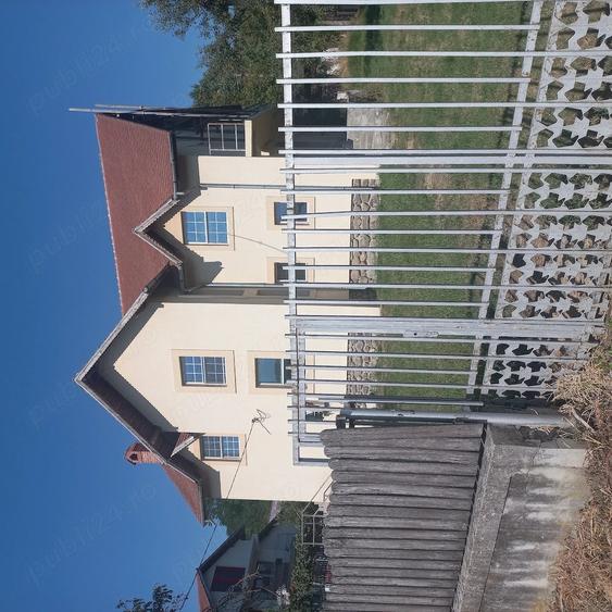 Casă cu Teren 400 Mp în Central
