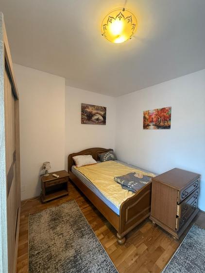 Apartament cu 3 camere semidecomandat în Central