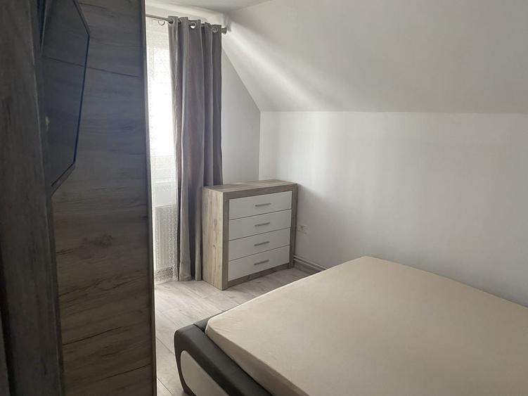 Apartament cu 3 camere semidecomandat în Dâmbovița