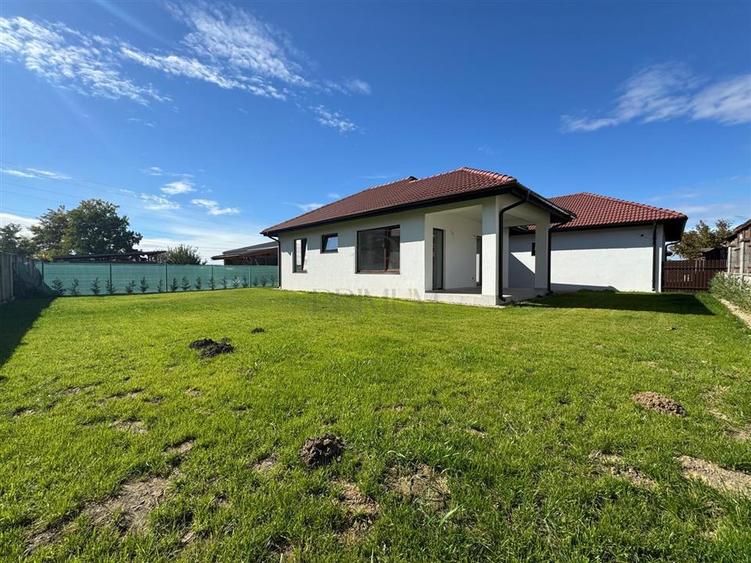 Duplex cu 4 camere cu Canalizare în Moșnița Nouă