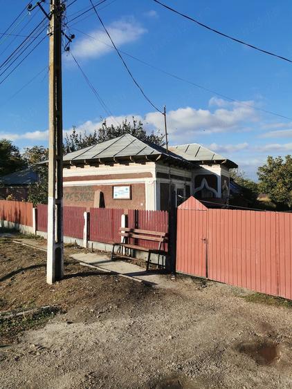 Casă cu 6 camere cu Teren 1800 Mp în Fântânele