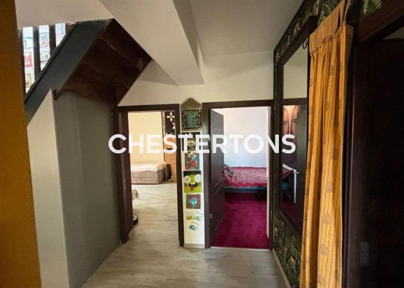 Casă individuală cu 6 camere cu Teren 1800 Mp în Ciolpani