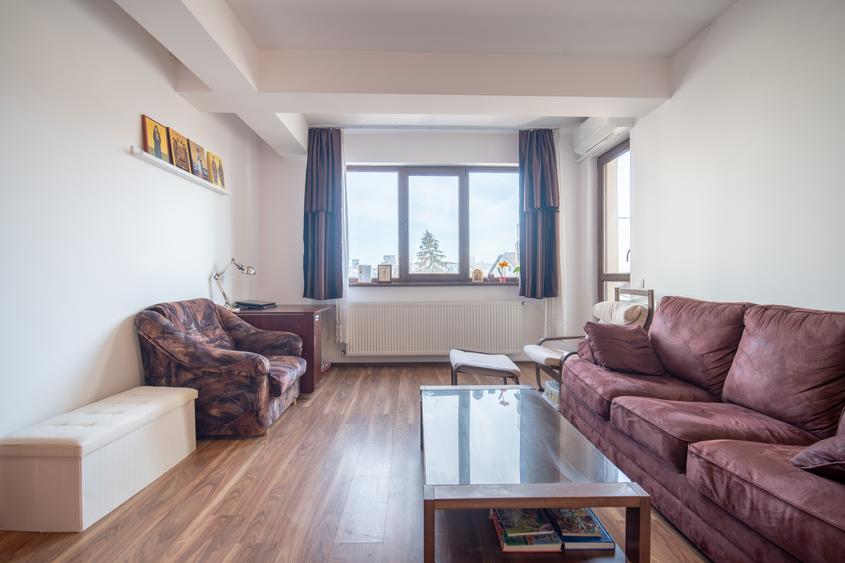 Apartament cu 3 camere în 1 Mai