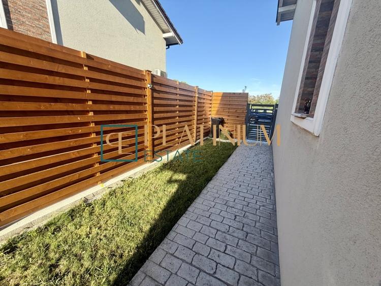 Duplex cu 4 camere cu Canalizare în Plopi