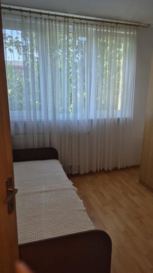 Apartament cu 4 camere decomandat în Exterior Vest