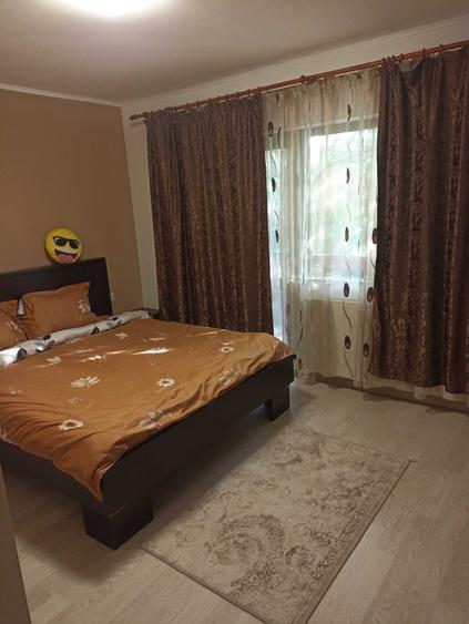 Inchiriez apartament 3 camere, zona soarelui - 1
