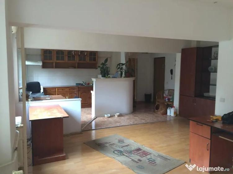 Apartament cu 3 camere decomandat în Alexandru Obregia