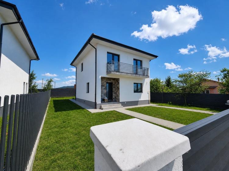 Casă individuală cu 4 camere cu Canalizare în Miroslava