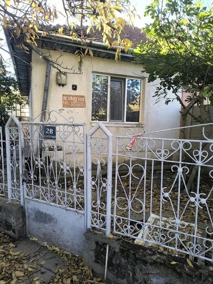 Casă cu 2 camere semidecomandat în Plopi