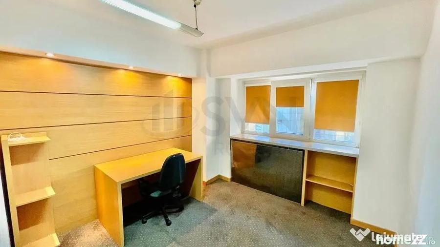 Apartament cu 5 camere semidecomandat în Romană