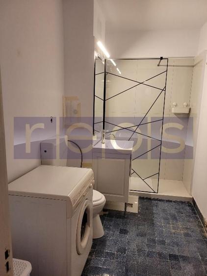 Apartament cu 4 camere semidecomandat în Dorobanți