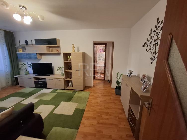 Apartament cu 3 camere semidecomandat, mobilat în Gorjului