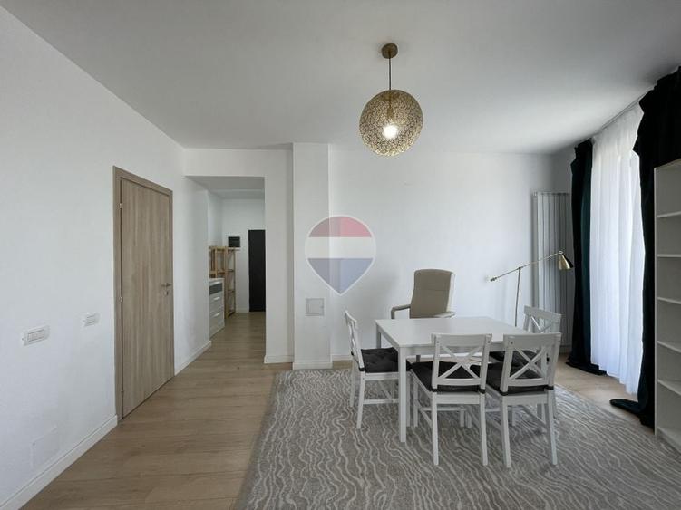 Apartament cu 3 camere semidecomandat, mobilat în Pipera