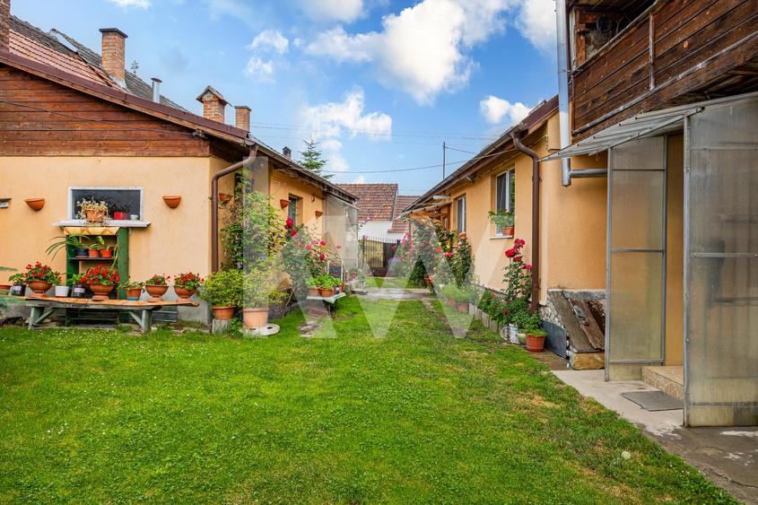 Casă individuală cu 4 camere cu Canalizare în Cernatu