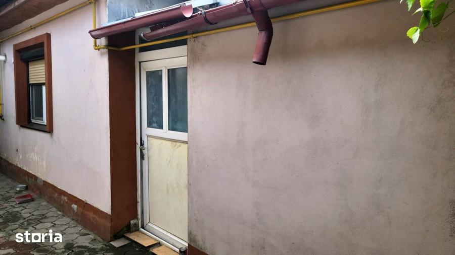 Casă cu 5 camere cu Teren 933 Mp în Mărăcineni