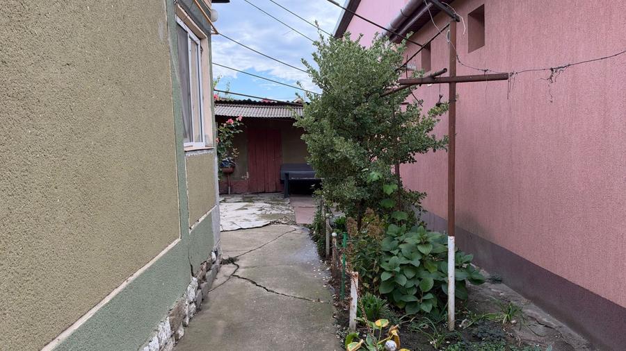 Casă individuală cu 4 camere cu Canalizare în Iosia