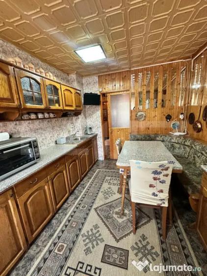 Apartament cu 4 camere decomandat în Central
