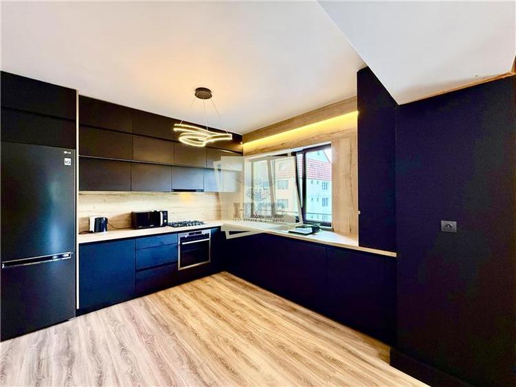 Apartament cu 3 camere decomandat, mobilat în Mihai Viteazul