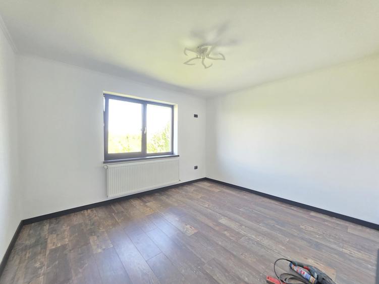 Duplex cu 4 camere decomandat cu Canalizare în Râșnov