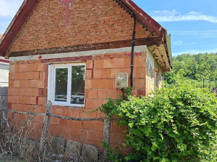 Casă cu Teren 400 Mp în Cladova