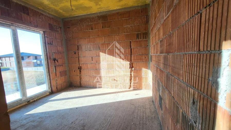 Casă cu 4 camere cu Teren 350 Mp în Giarmata