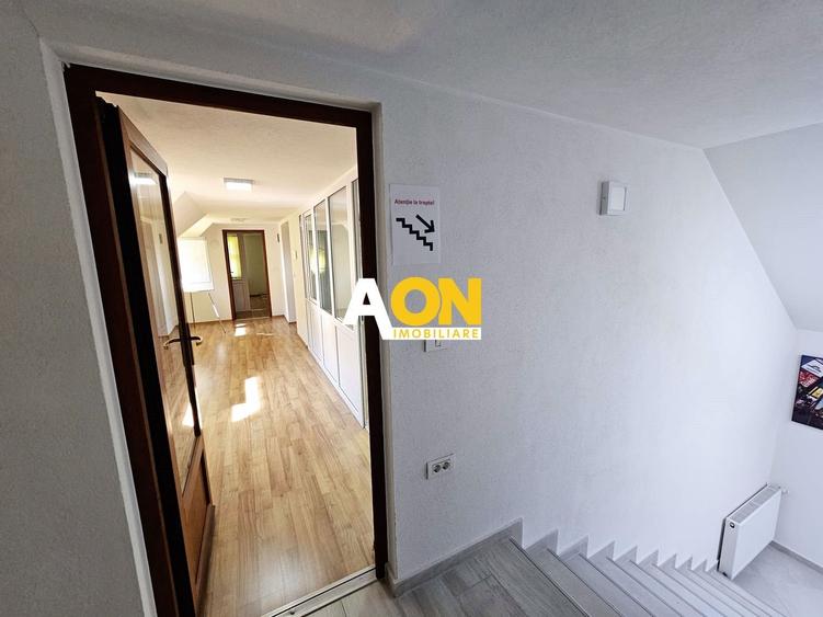 Casă individuală cu 9 camere cu Canalizare în Central