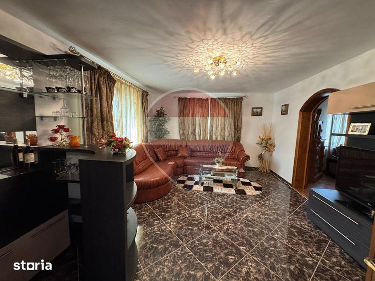 Casă cu 6 camere cu Teren 1526 Mp în Bolotești
