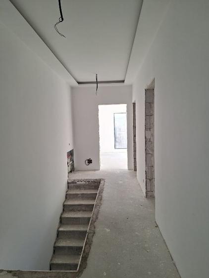 Duplex cu 4 camere cu Canalizare în Ostratu