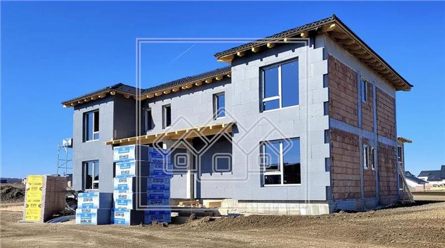 Duplex cu 4 camere cu Canalizare în Șura Mică